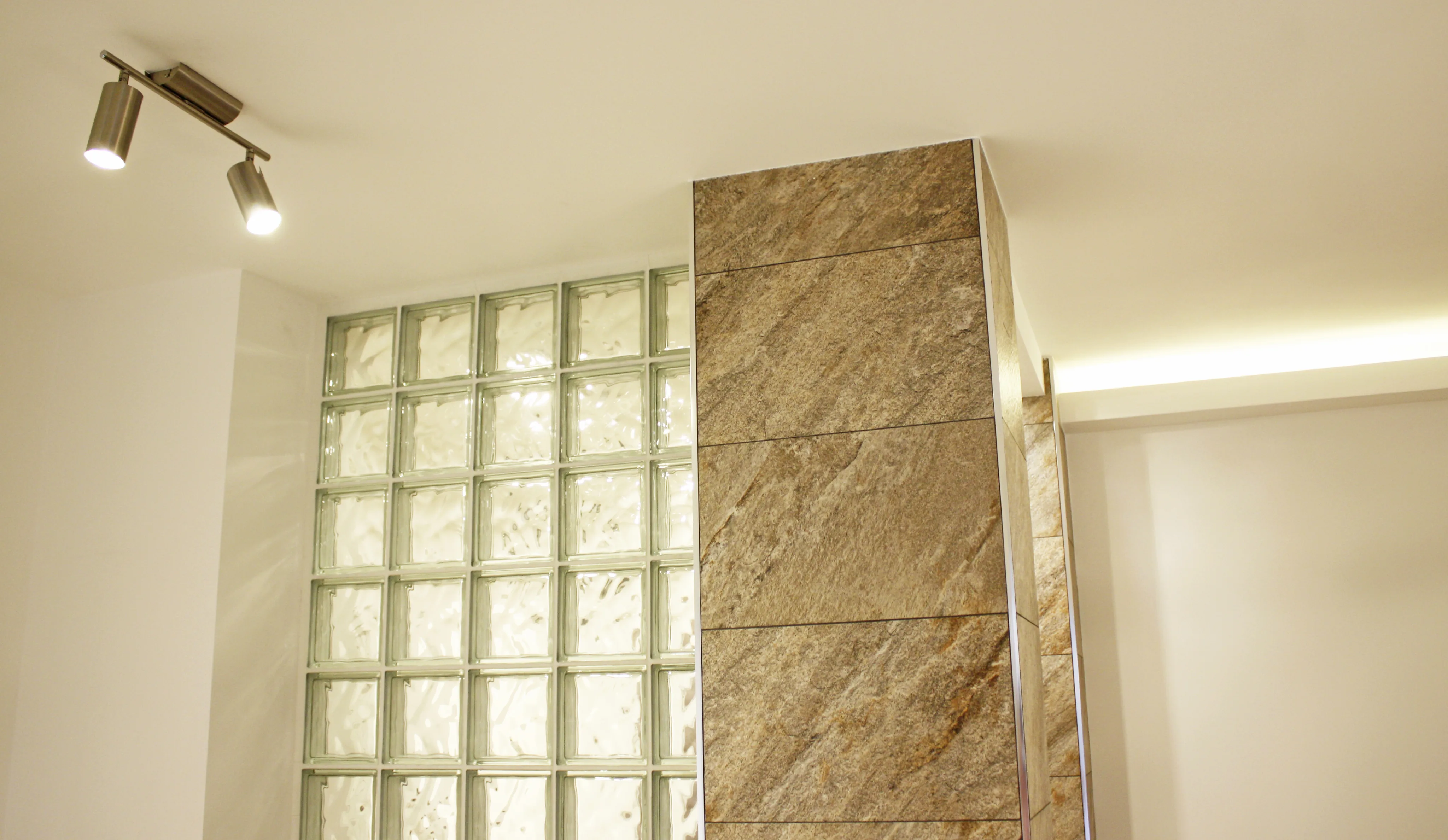 Demolacioni radovi i priprema velikog enterijera za renoviranje