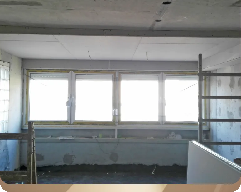 Detalj keramike, osvetljenja i staklenih blokova